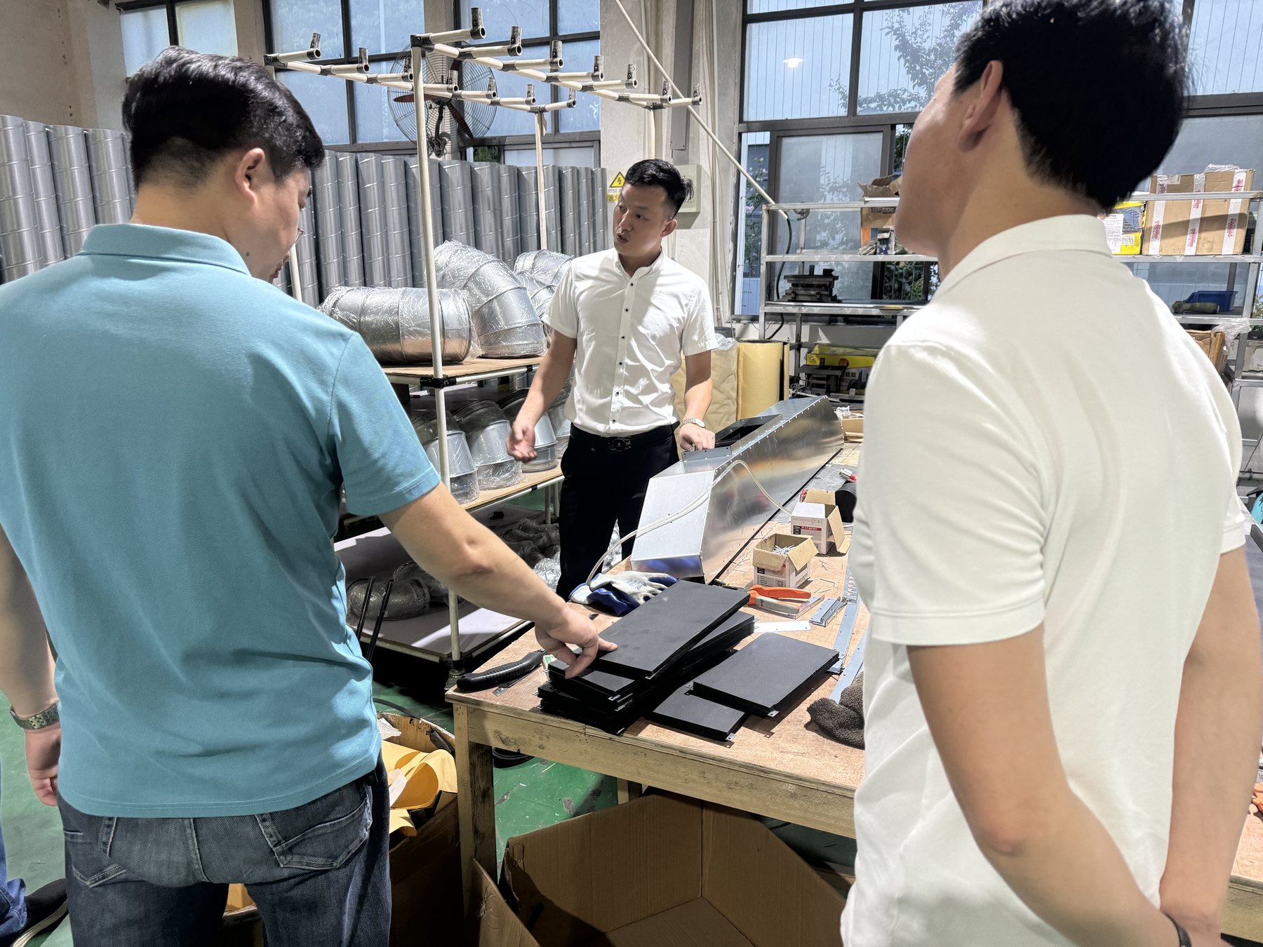 博纳埃尔样品交流现场实拍，非制造或检验作业照片
